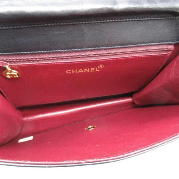 Chanel Medium Classic Single Flap Bag Leather Crossbody Bag in Good condition - Picture 5 of 11